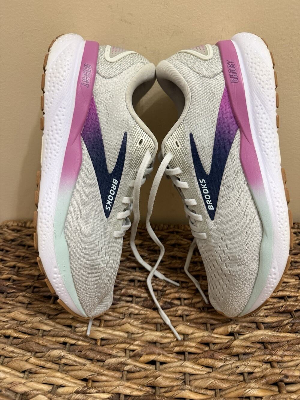 Brooks Ghost 16 White Estate Blue sz 8.5 md B woman’s sneakers